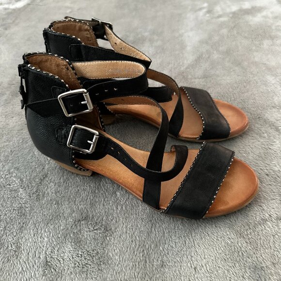 Miz Mooz Cosmo Black Leather Studded Sandals Women's 39 US 8.5 9 Wide Shoes - Picture 1 of 6